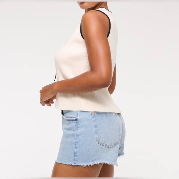 Abercrombie & Fitch Curve Love High Rise Mom Short - Picture 2 of 10